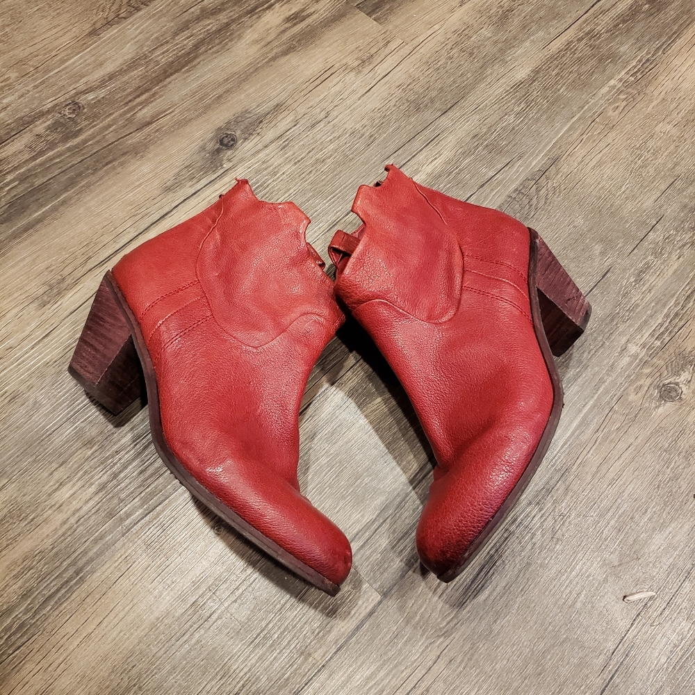 Sam Edelman Lisle Red Bootie 8